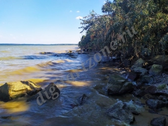 Воды реки Днепр в районе Каховского водохранилища