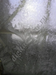 Зимние узоры на окне