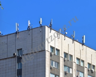Здание с антеннами