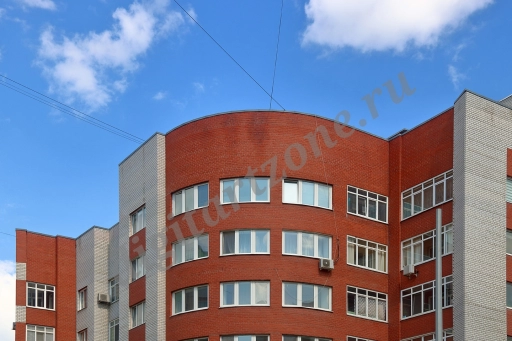 Кирпичный жилой дом