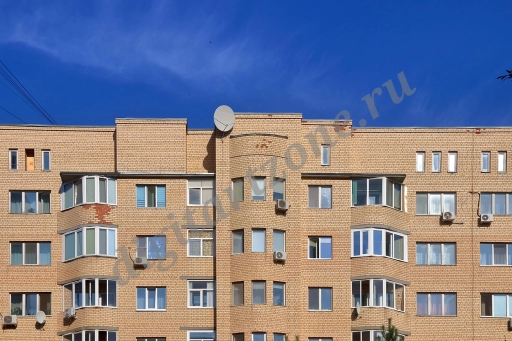 Кирпичный жилой дом