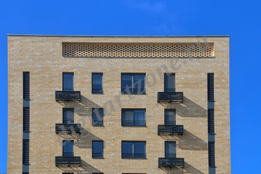 Кирпичный жилой дом