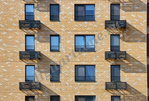 Стена кирпичного жилого дома