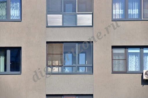 Окна современного жилого дома (2 фото)