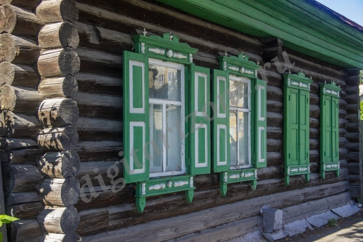 Старый дом (2 фото)