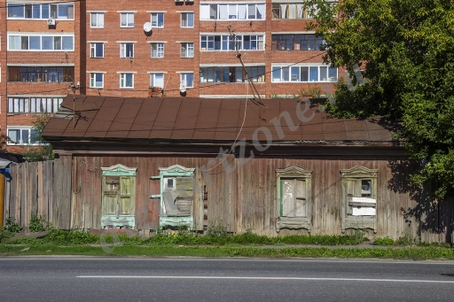 Старый дом (2 фото)