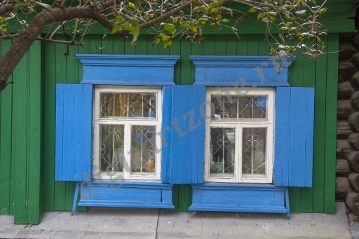 Окна старого дома