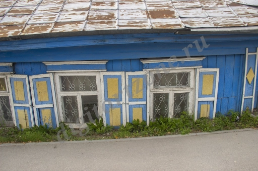 Окна старого дома