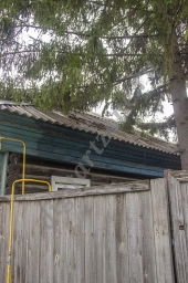 Крыши старых домов (2 фото)